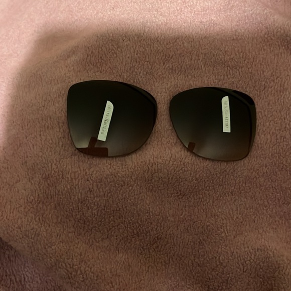 Dolce&Gabbana sunglasses w/ case,box and cloth currently RX but come w/lenses - Picture 5 of 11